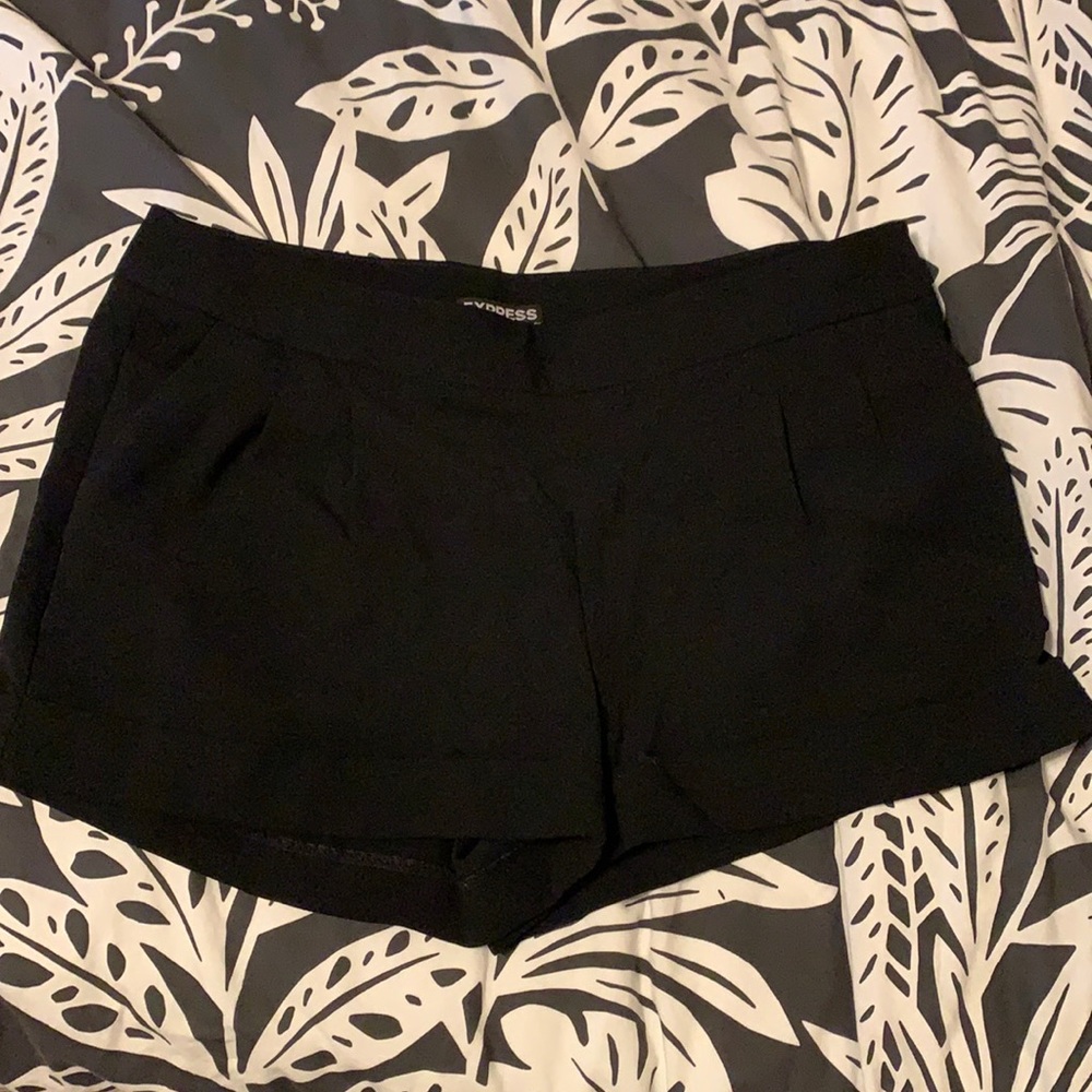 🦋Express dressy shorts. $7 if bundled.